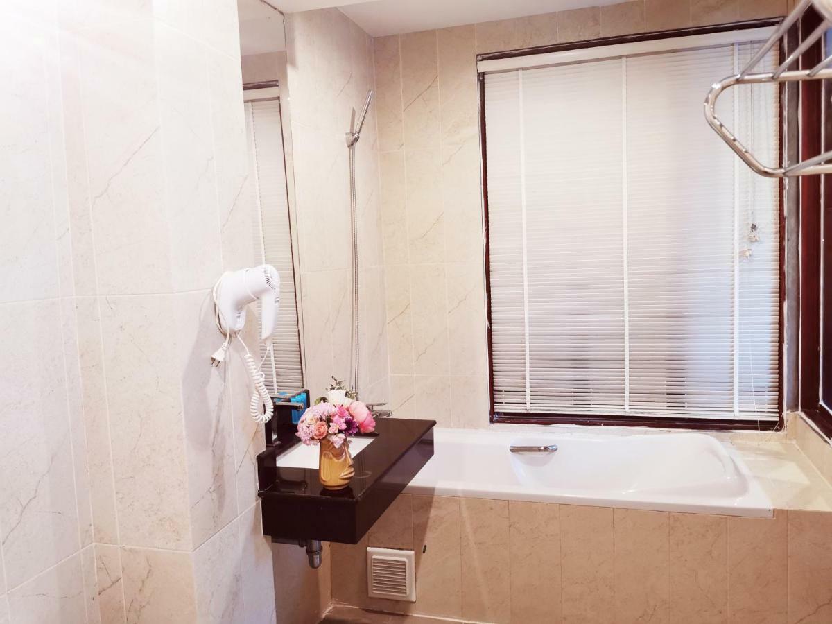 Paksaa Boutique Hotel Patong Luaran gambar
