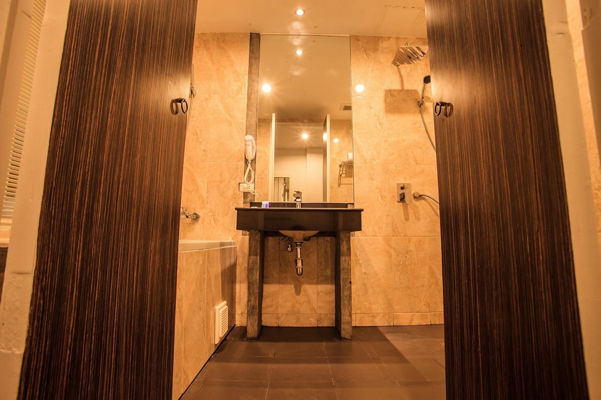 Paksaa Boutique Hotel Patong Luaran gambar